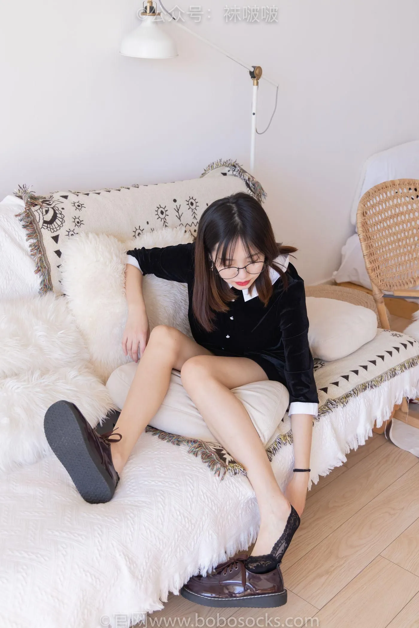 [BoBoSocks袜啵啵]NO.053 小甜豆-皮鞋、厚黑丝、黑色蕾丝船袜 [143P]插图2